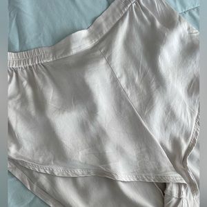 Lunya Silk Shorts in Silver - size M - worn once!